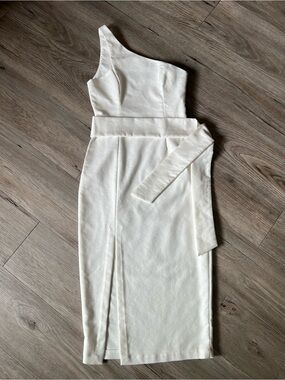 Finders Keepers Cream One-Shoulder Midi Dress with Waist Tie